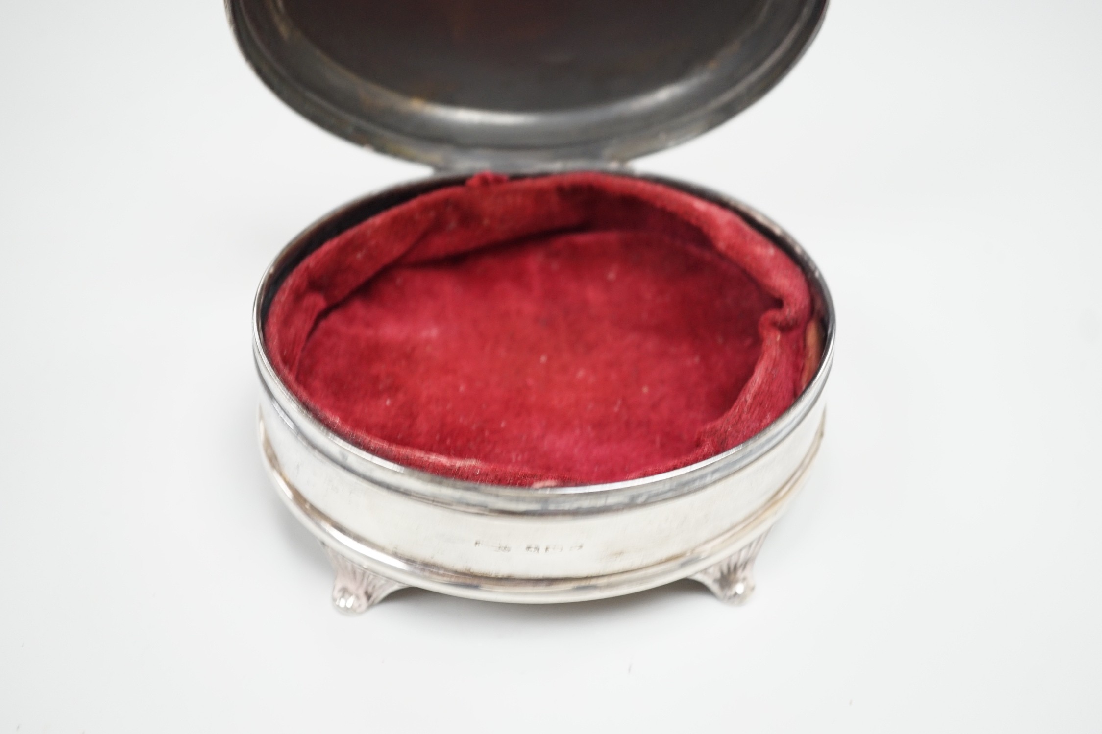 A George V engraved silver mounted oval trinket box, Joseph Gloster Ltd?, Birmingham, 1924, 10.1cm.